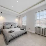 Modern 4 Bedroom Townhouse In London