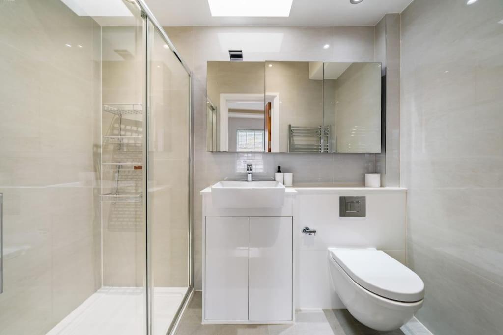 Modern 4 Bedroom Townhouse In Appartamento Londra