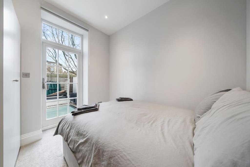 Modern 4 Bedroom Townhouse In *