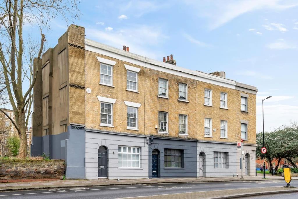 Modern 4 Bedroom Townhouse In