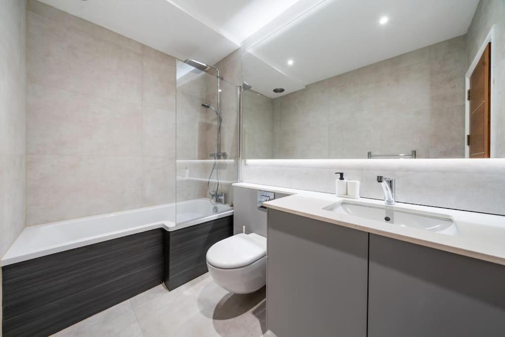 Modern 4 Bedroom Townhouse In Londra